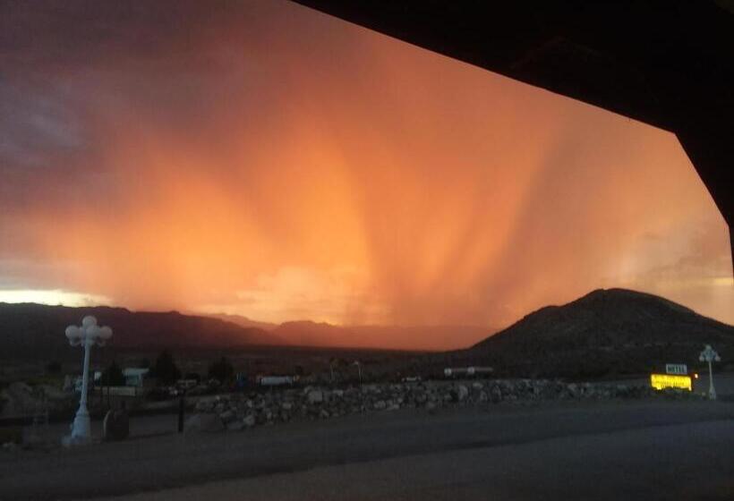 فندق على الطريق Sunset View Inn L.l.c