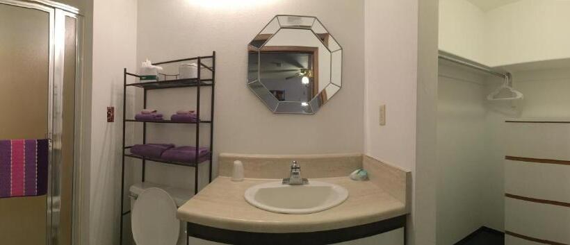 فندق على الطريق Sunset View Inn L.l.c