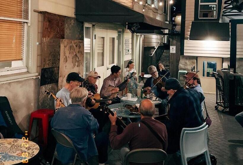 Northwest Portland Hostel