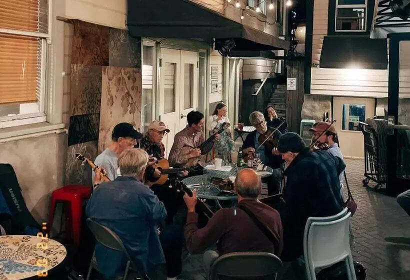 Northwest Portland Hostel