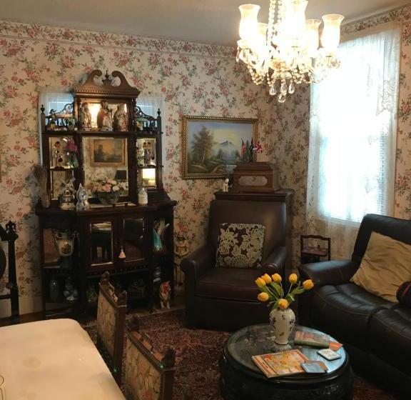 Rose Manor Bed & Breakfast