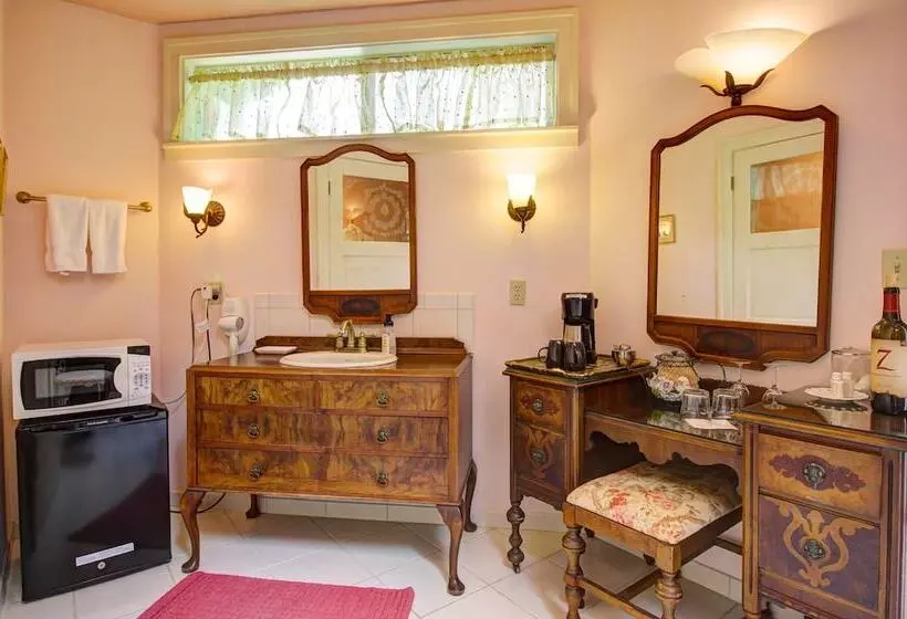 Aamiaismajoitus (B&B) Country Cottage Of Langley
