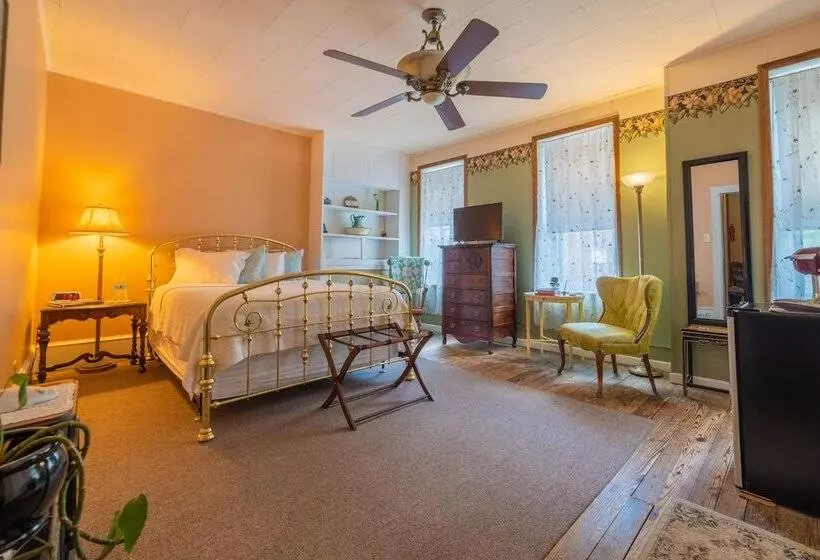 ベッドアンドブレックファースト The Maid S Quarters Bed Breakfast & Tearoom
