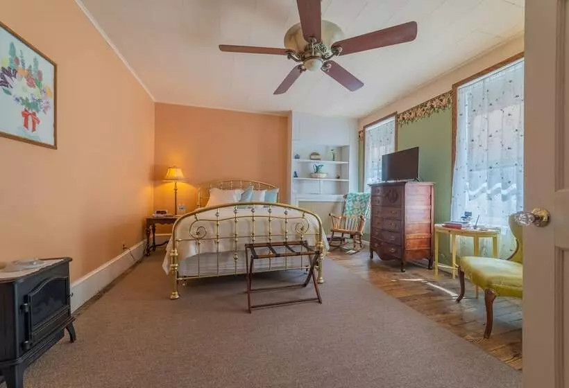 ベッドアンドブレックファースト The Maid S Quarters Bed Breakfast & Tearoom