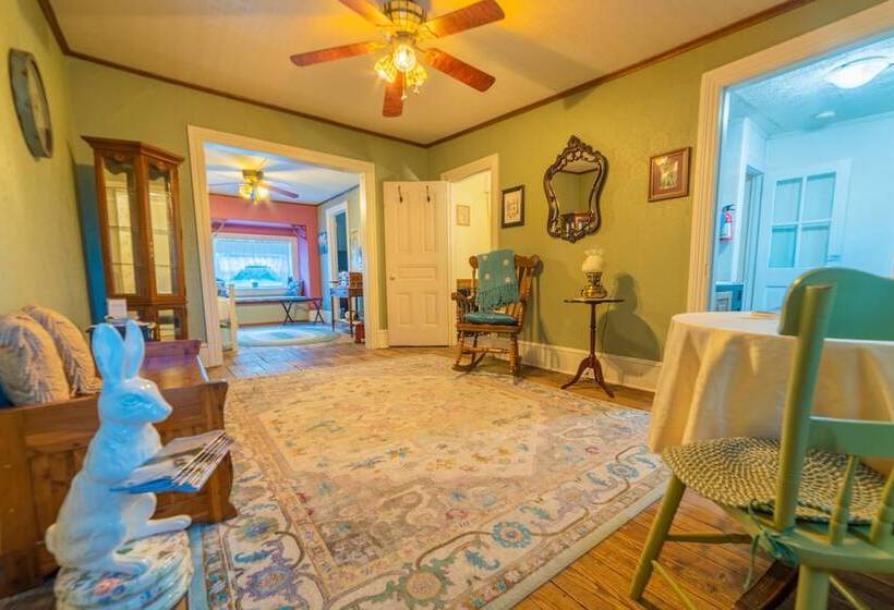 Bed and Breakfast The Maid S Quarters Bed Breakfast & Tearoom