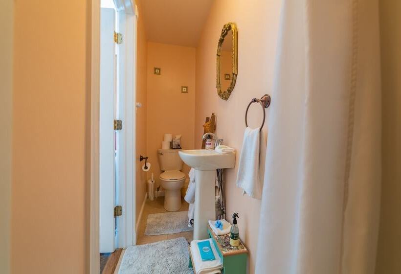 Bed and Breakfast The Maid S Quarters Bed Breakfast & Tearoom