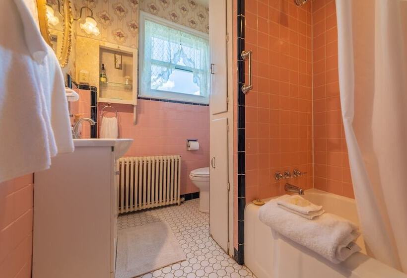 Bed and Breakfast The Maid S Quarters Bed Breakfast & Tearoom