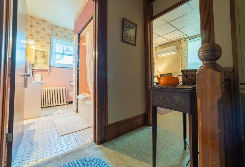 Bed and Breakfast The Maid S Quarters Bed Breakfast & Tearoom