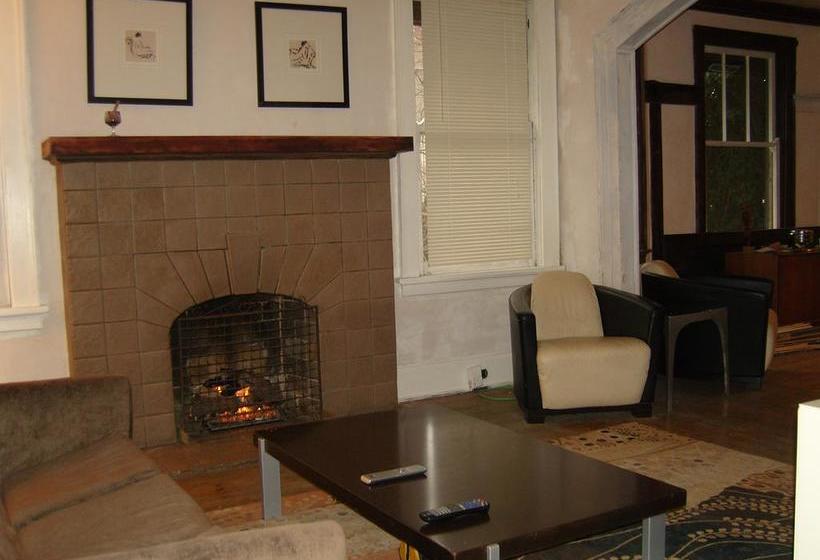 Hopkins Park Bed And Breakfast