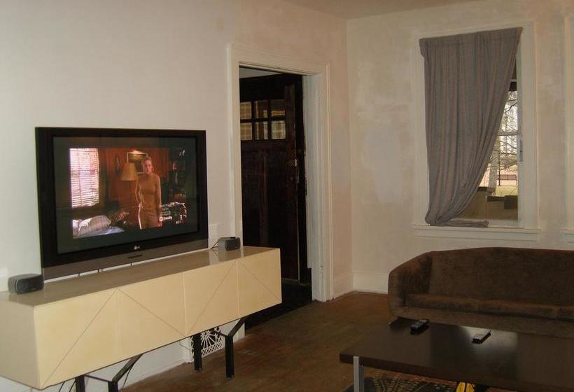 Hopkins Park Bed And Breakfast