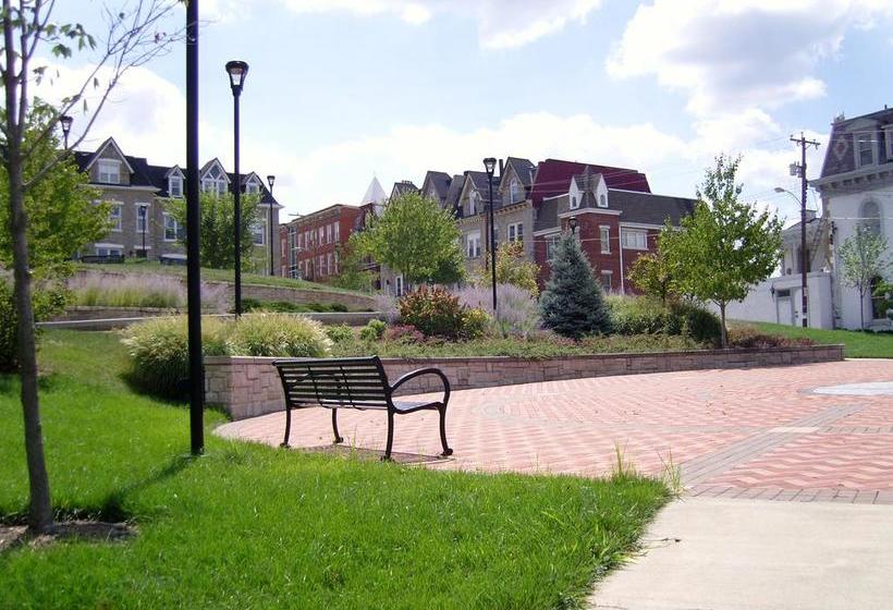 Hopkins Park Bed And Breakfast