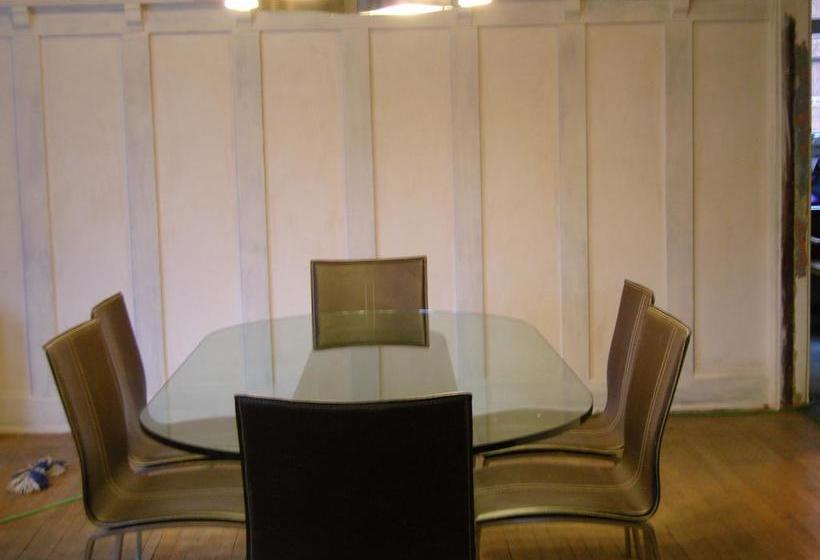 Hopkins Park Bed And Breakfast