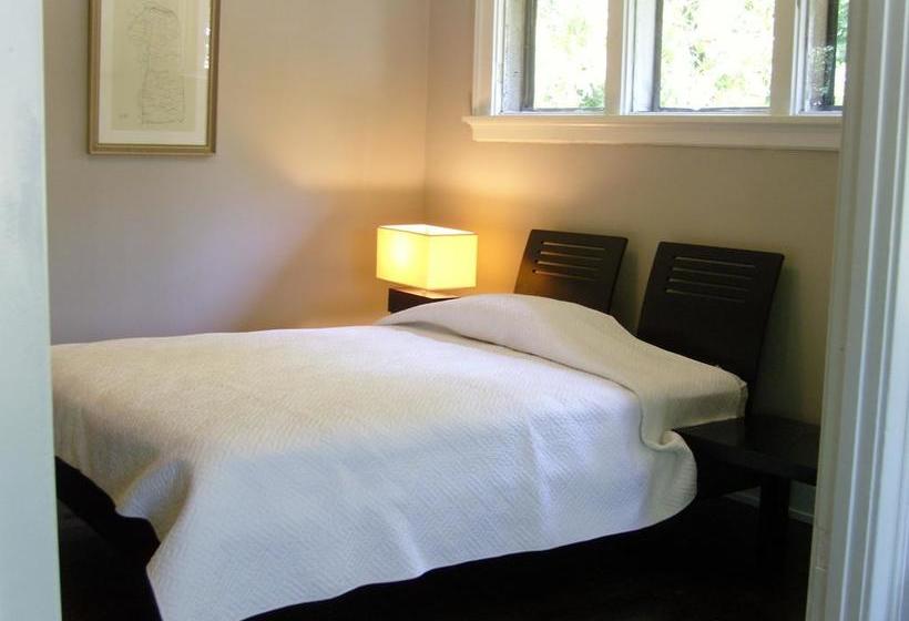 Hopkins Park Bed And Breakfast