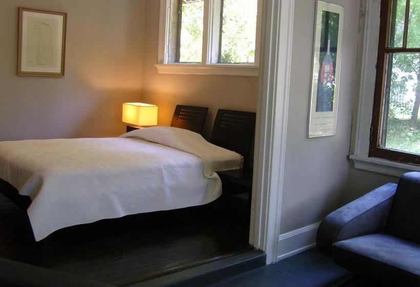 Hopkins Park Bed And Breakfast