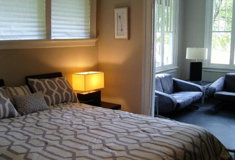 Hopkins Park Bed And Breakfast