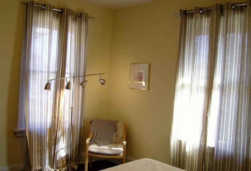 Hopkins Park Bed And Breakfast