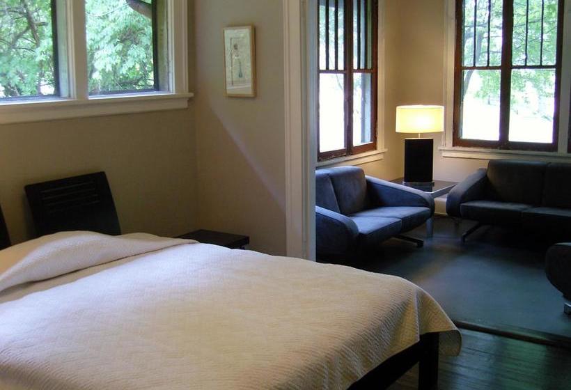 Hopkins Park Bed And Breakfast