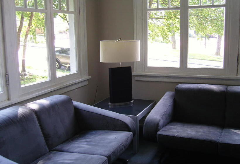 Hopkins Park Bed And Breakfast