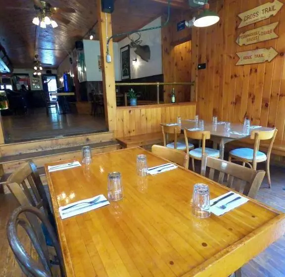 ホテル Pine Hill Arms