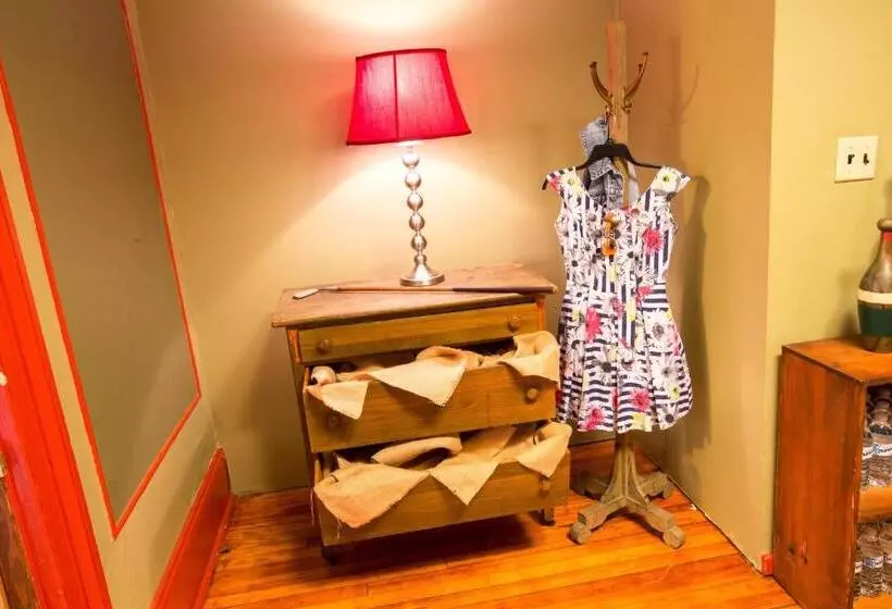 ホテル Pine Hill Arms