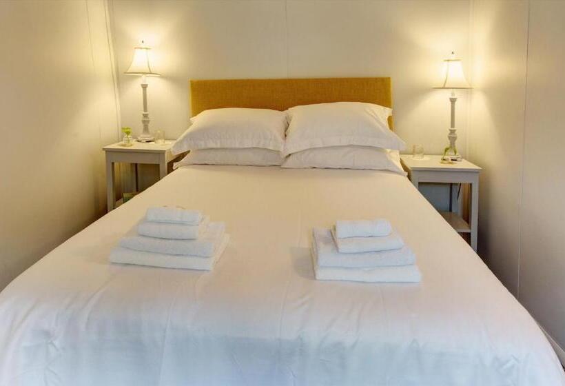 ホテル Pine Hill Arms