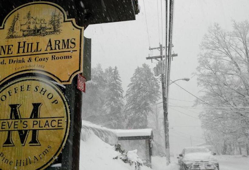 ホテル Pine Hill Arms