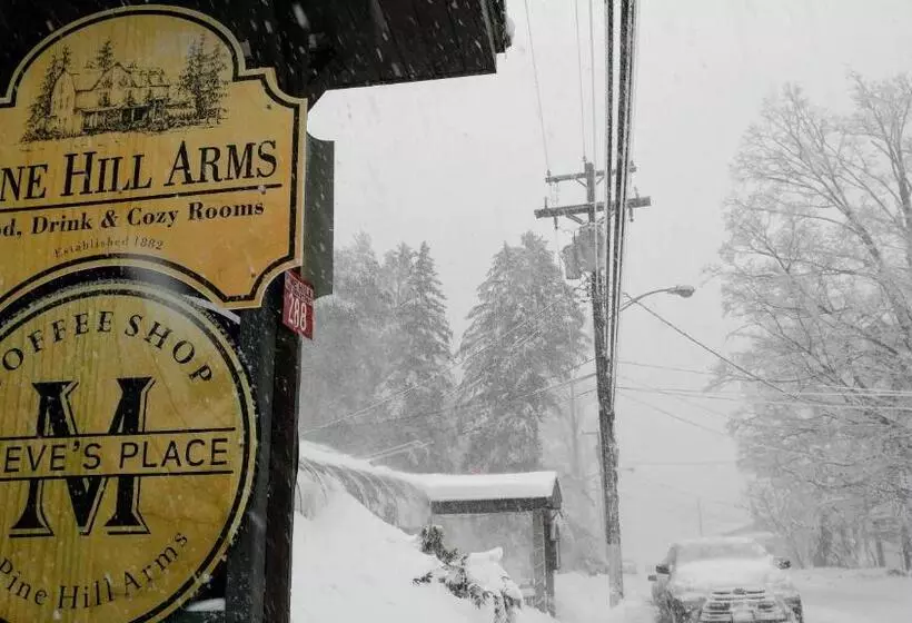 ホテル Pine Hill Arms