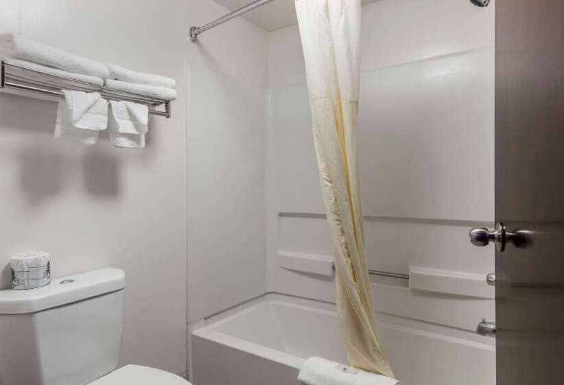 Отель Quality Inn