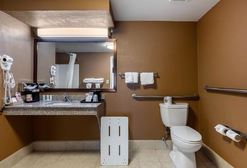 Отель Quality Inn