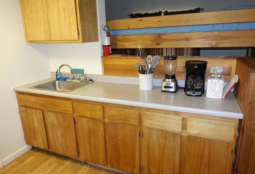 汽车旅馆  Big Meadow Lodge