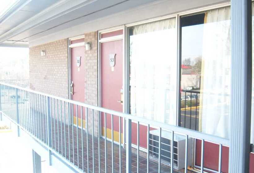 מוטל Budgetel Inn & Suites