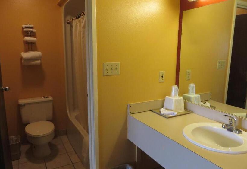 فندق على الطريق Economy Inn & Suites