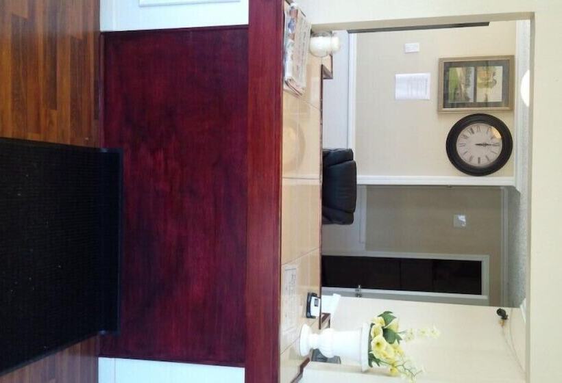 汽车旅馆  Holiday Lodge