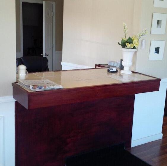 汽车旅馆  Holiday Lodge