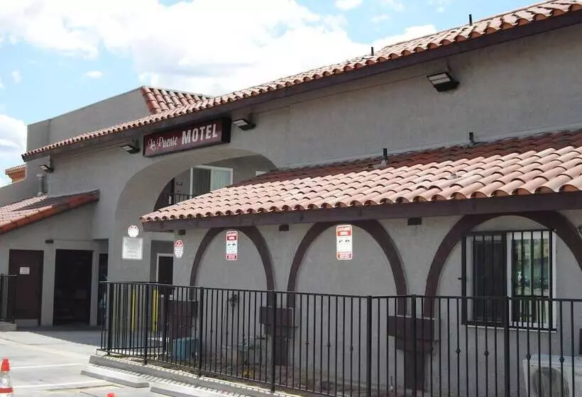 モーテル La Puente Inn