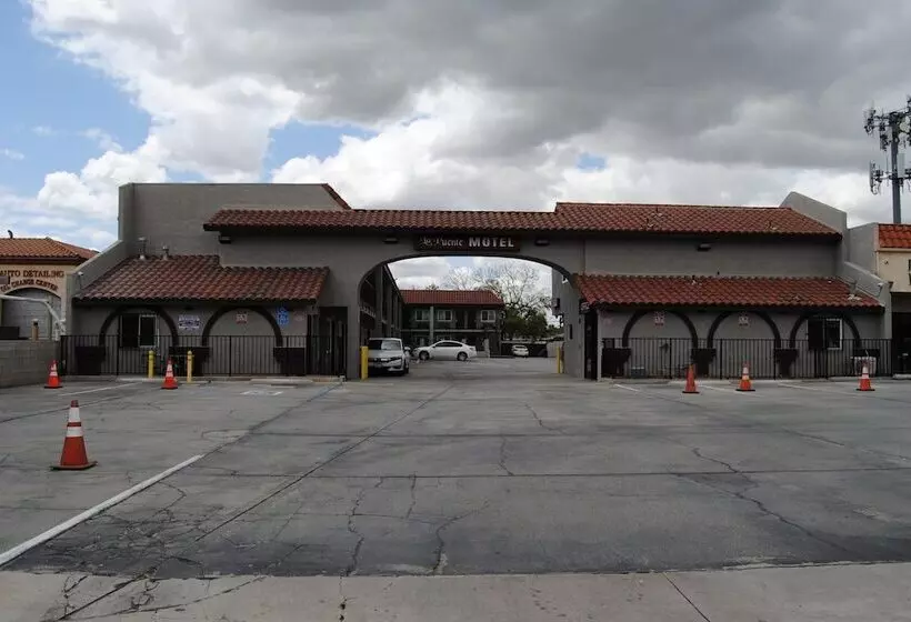 モーテル La Puente Inn
