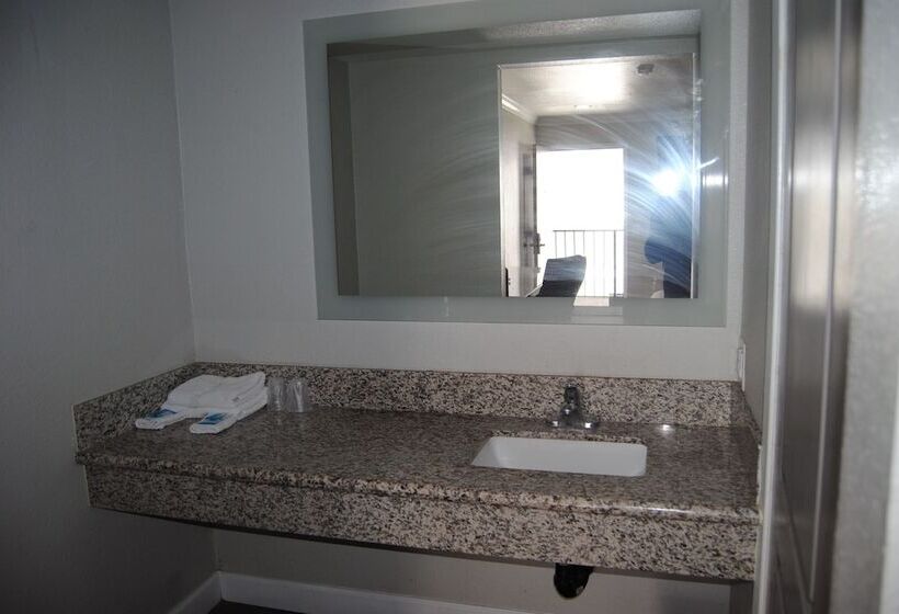 汽车旅馆  La Puente Inn