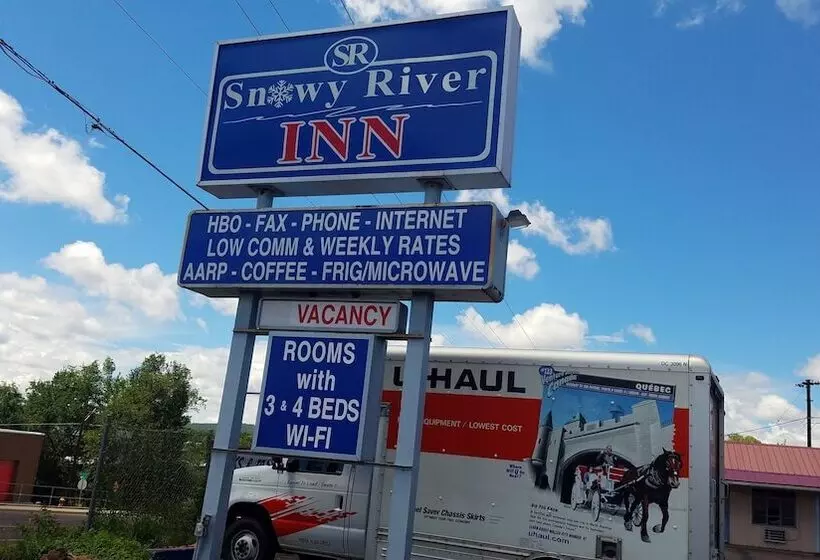 モーテル Snowy River Inn