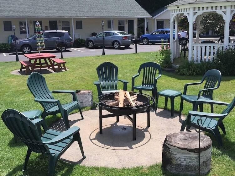 مُتل Heritage Of Lake George