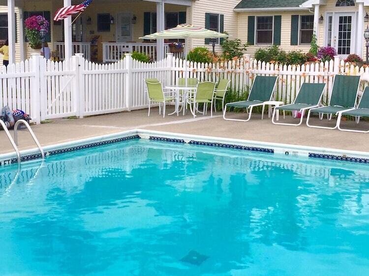 مُتل Heritage Of Lake George