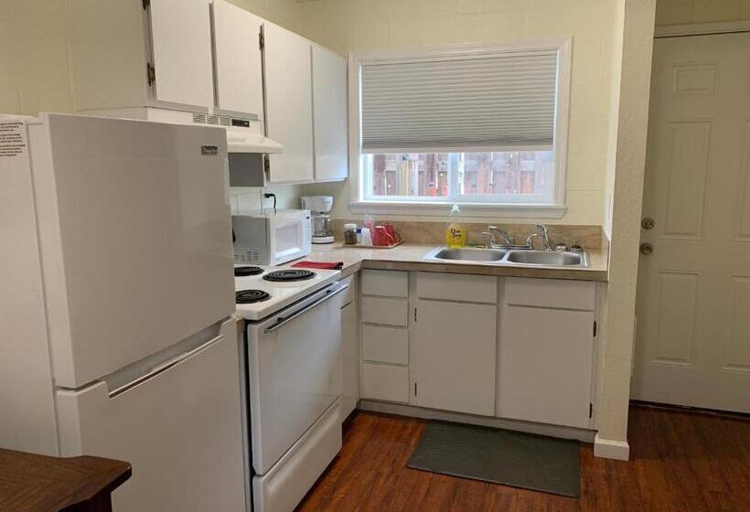 モーテル Townhouse Inn & Suites