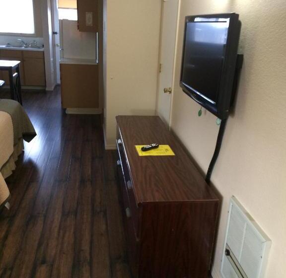 モーテル Townhouse Inn & Suites