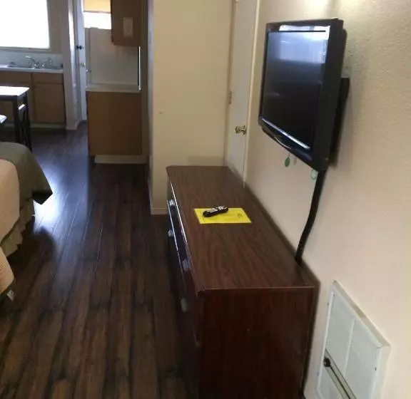 مُتل Townhouse Inn & Suites