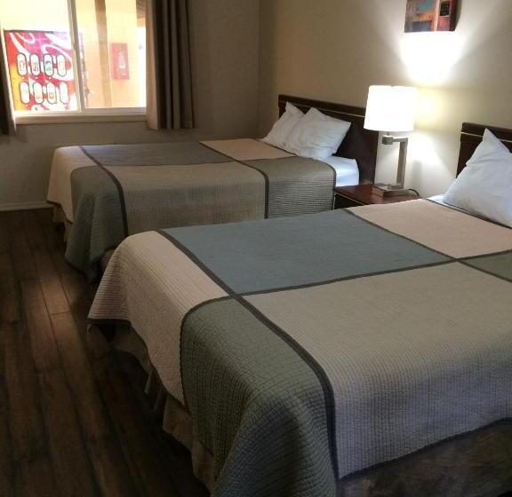 モーテル Townhouse Inn & Suites