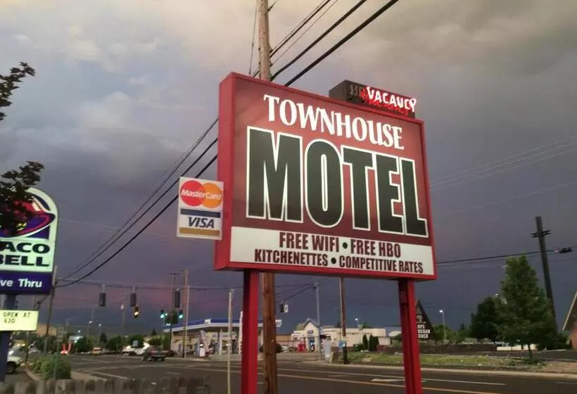 مُتل Townhouse Inn & Suites