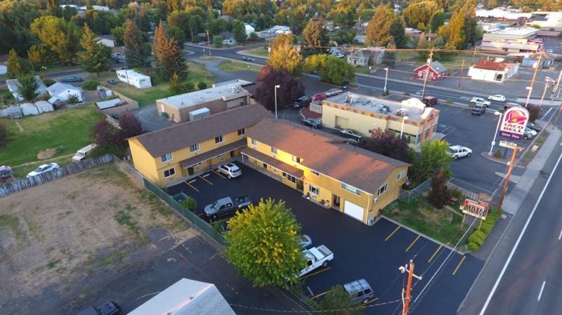 モーテル Townhouse Inn & Suites