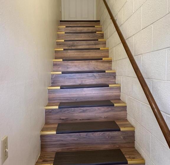 モーテル Townhouse Inn & Suites