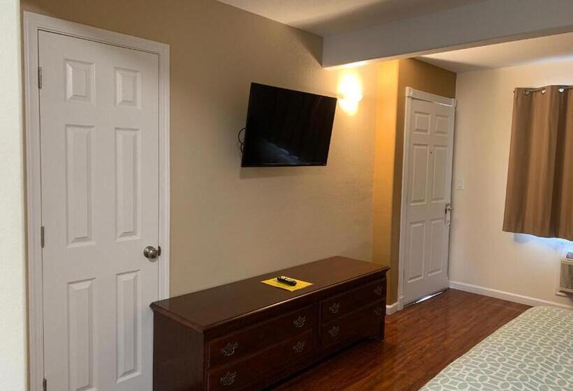 モーテル Townhouse Inn & Suites