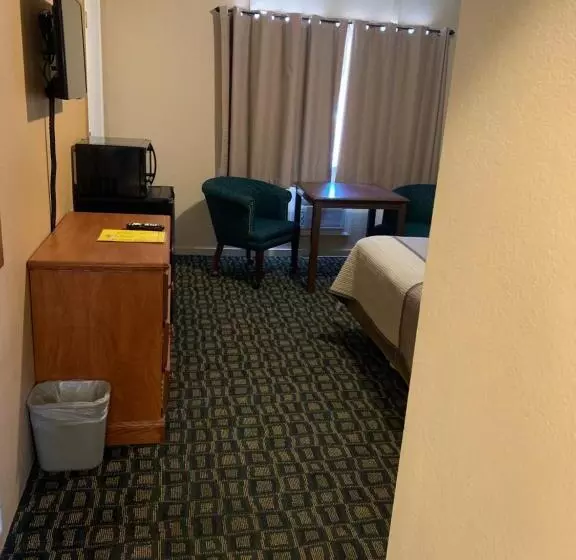 مُتل Townhouse Inn & Suites