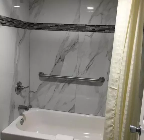 モーテル Travel Inn & Suites